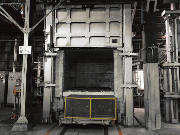 High-temperature heat treatment furnace